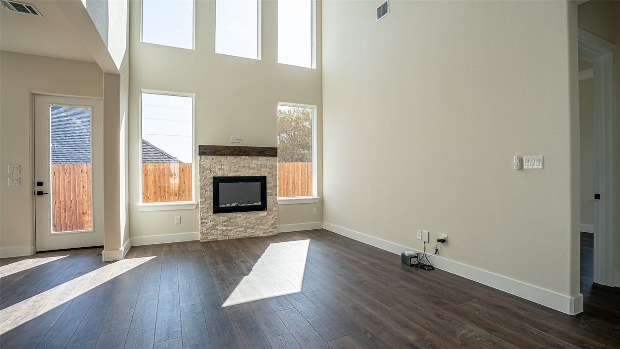 5702 Barkridge Dr - Photo 7 of 38