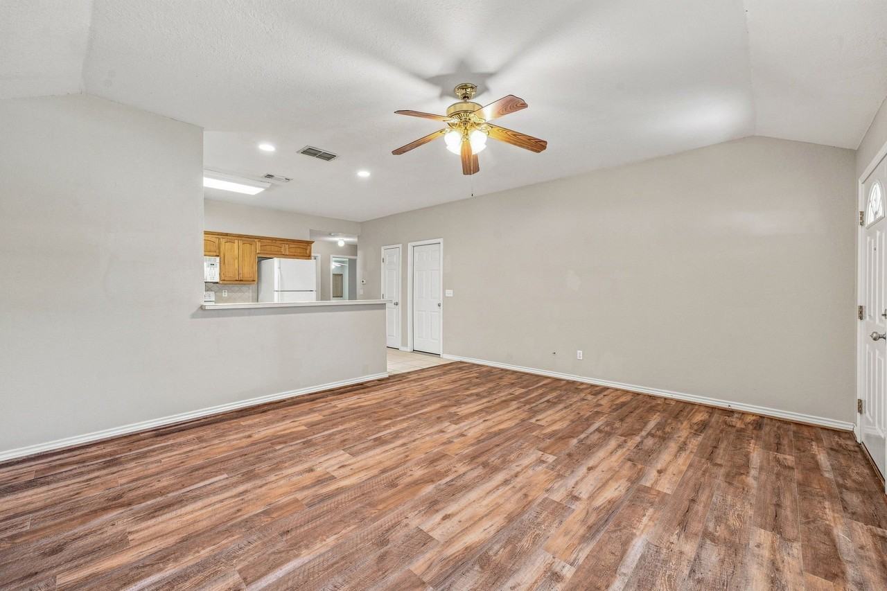 231 Bluebonnet St - Photo 6 of 19
