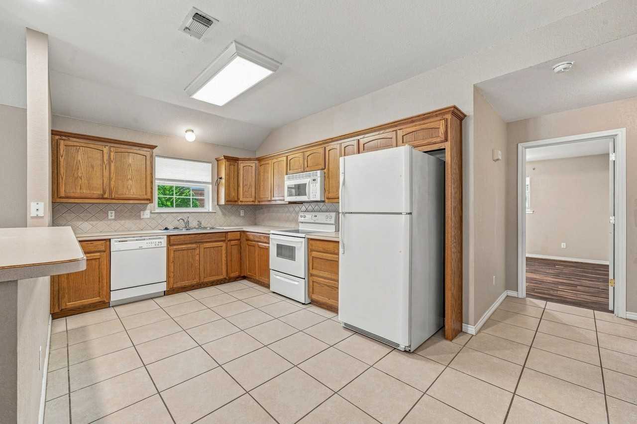 231 Bluebonnet St - Photo 7 of 19