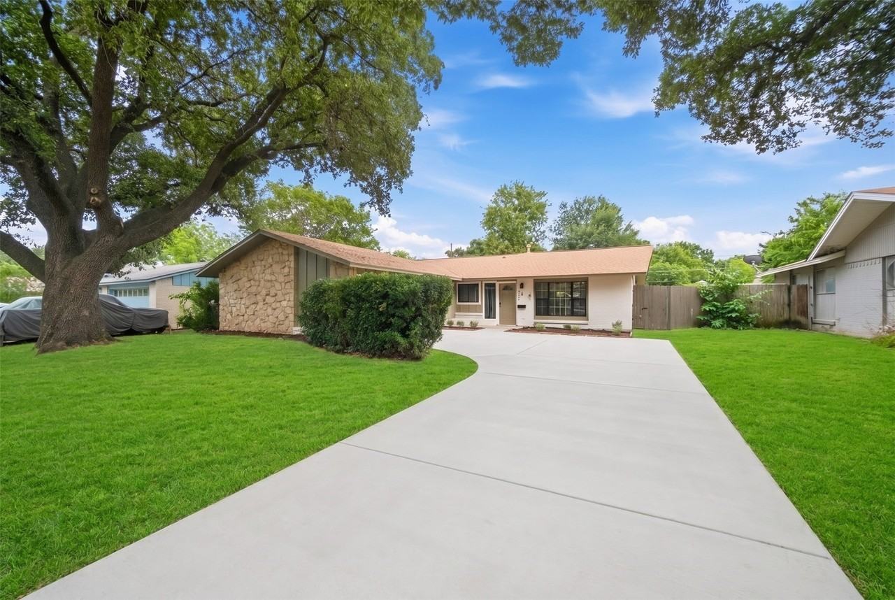 8034 Greenhollow Ln - Photo 2 of 34