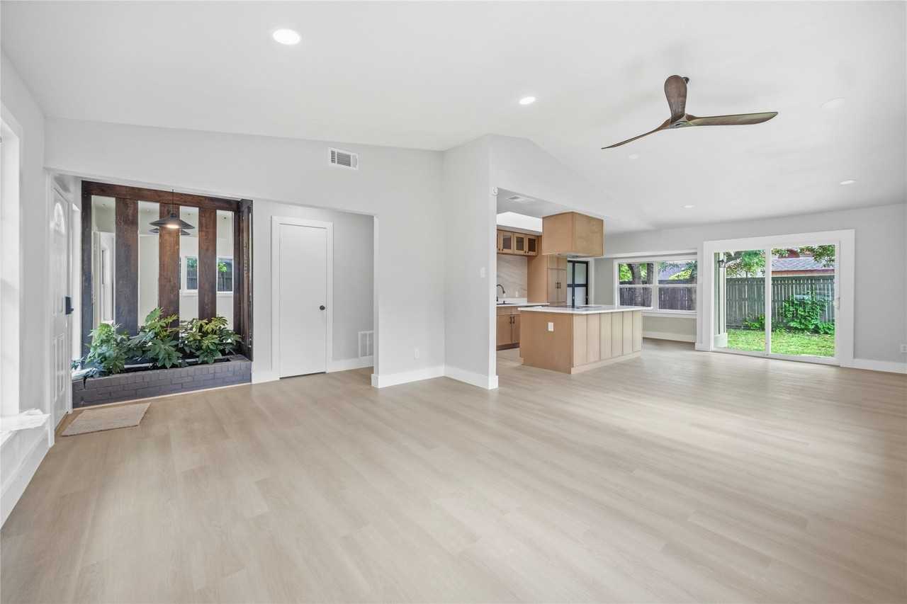 8034 Greenhollow Ln - Photo 6 of 34