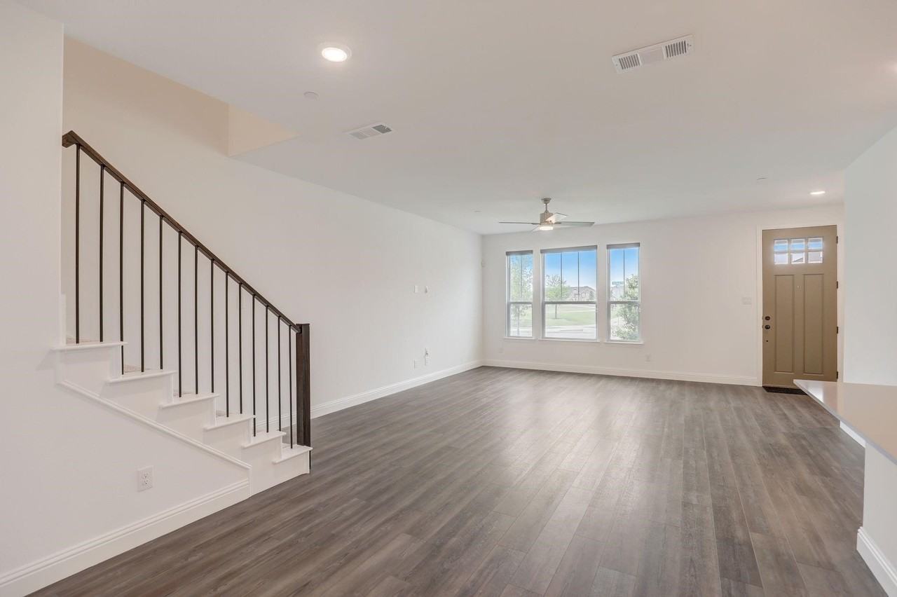 12928 Teton St - Photo 4 of 34