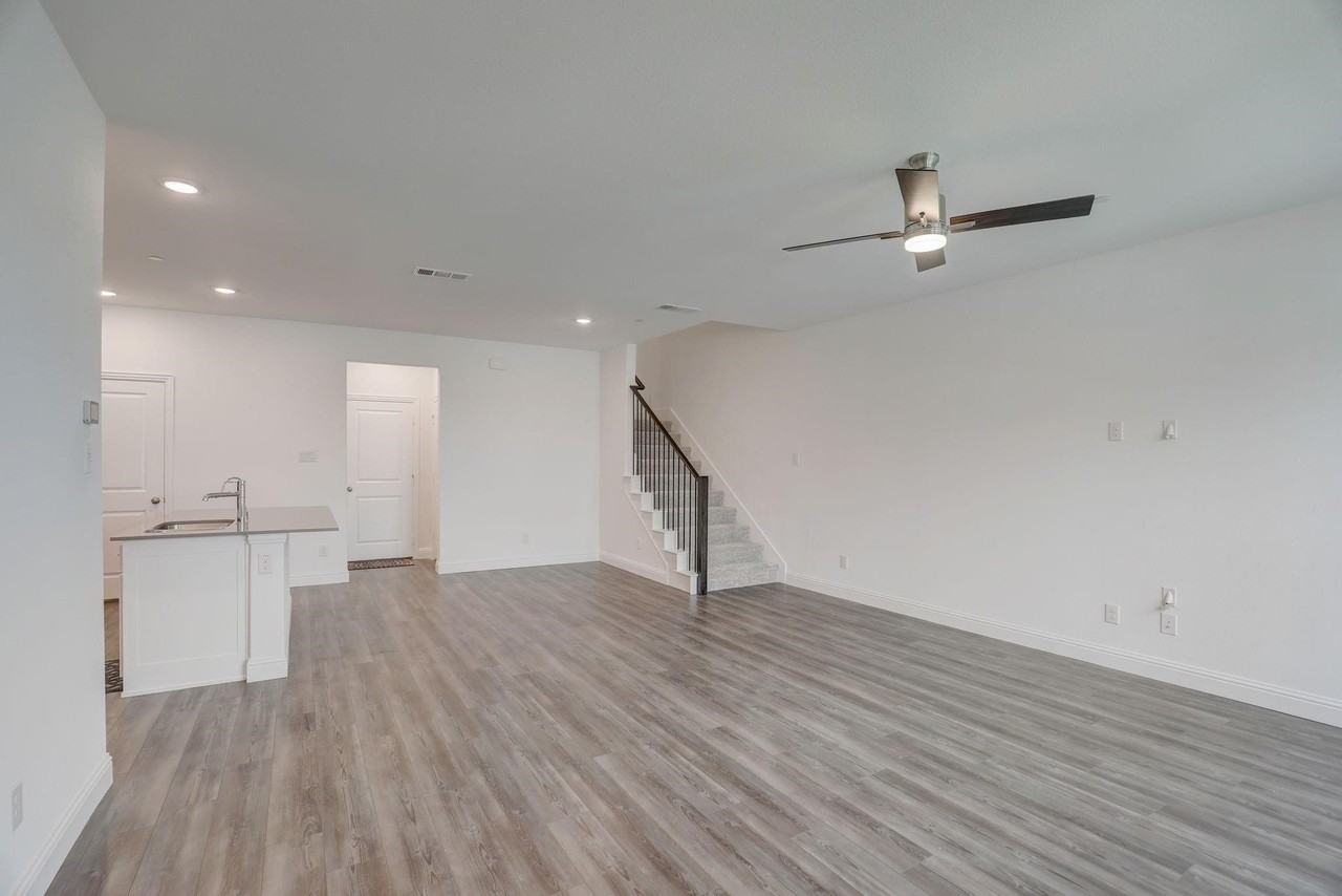 12928 Teton St - Photo 5 of 34