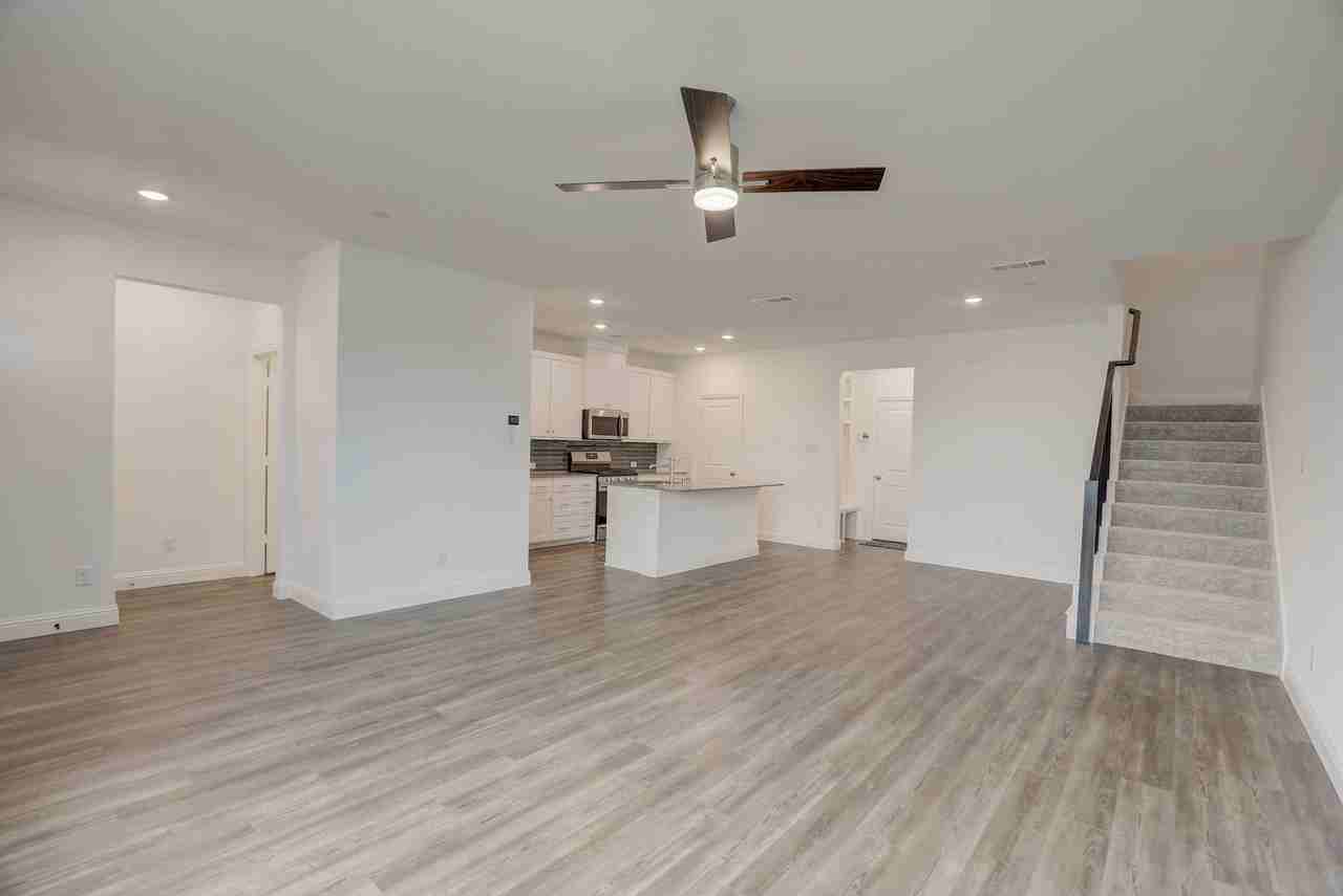 12928 Teton St - Photo 6 of 34