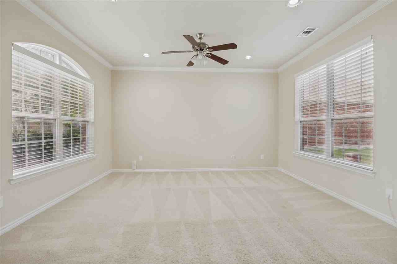 5996 Clearwater Dr - Photo 3 of 30