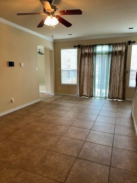 5996 Clearwater Dr - Photo 4 of 30