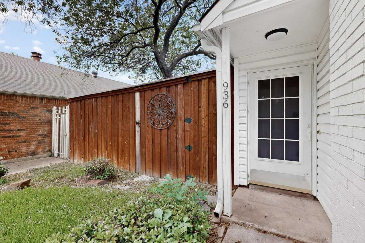 936 Sugarberry Dr - Photo 2 of 17