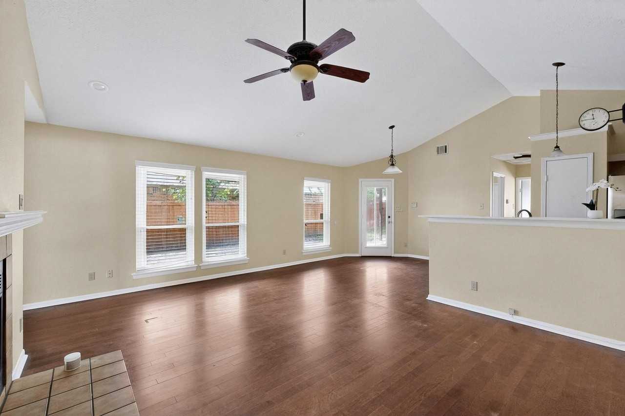 936 Sugarberry Dr - Photo 3 of 17