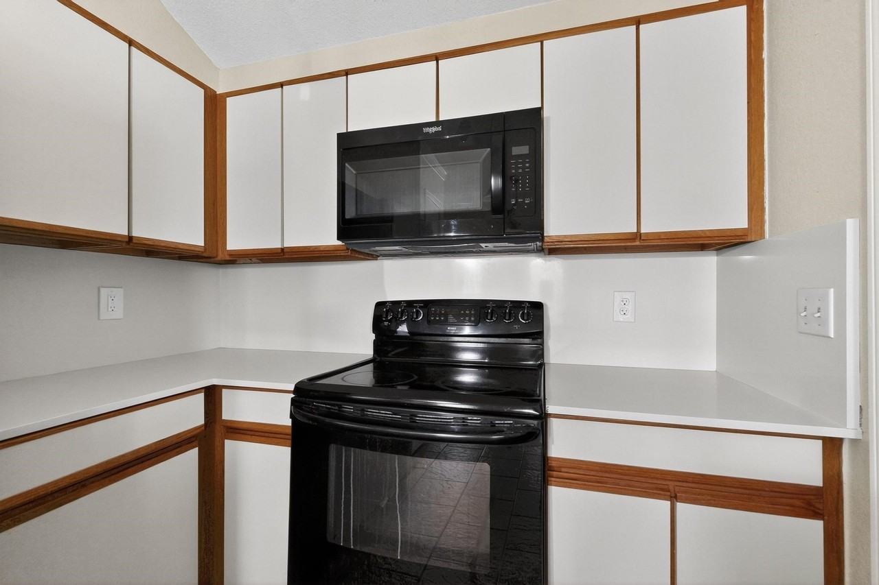 936 Sugarberry Dr - Photo 5 of 17