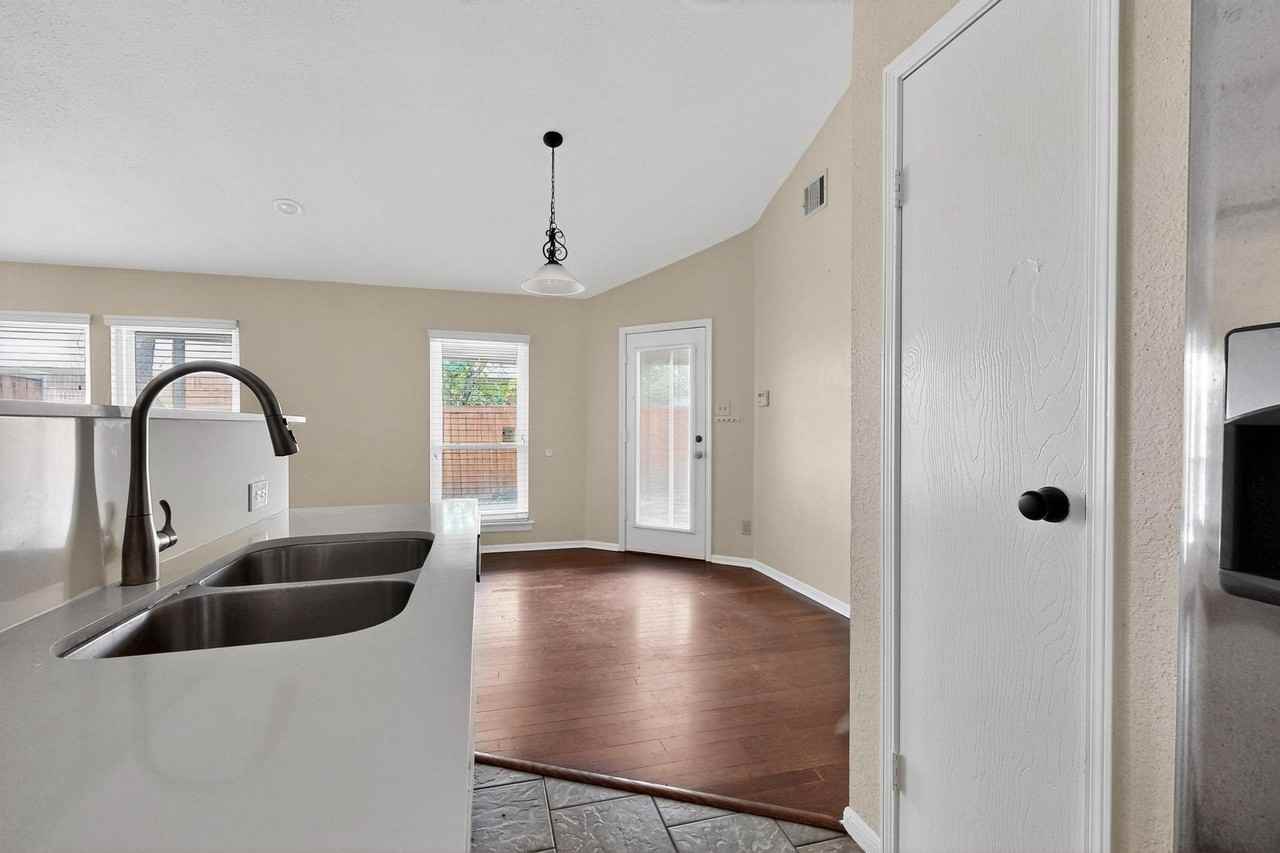 936 Sugarberry Dr - Photo 6 of 17