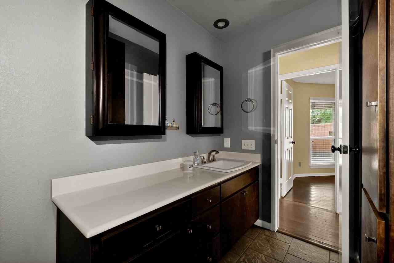 936 Sugarberry Dr - Photo 7 of 17
