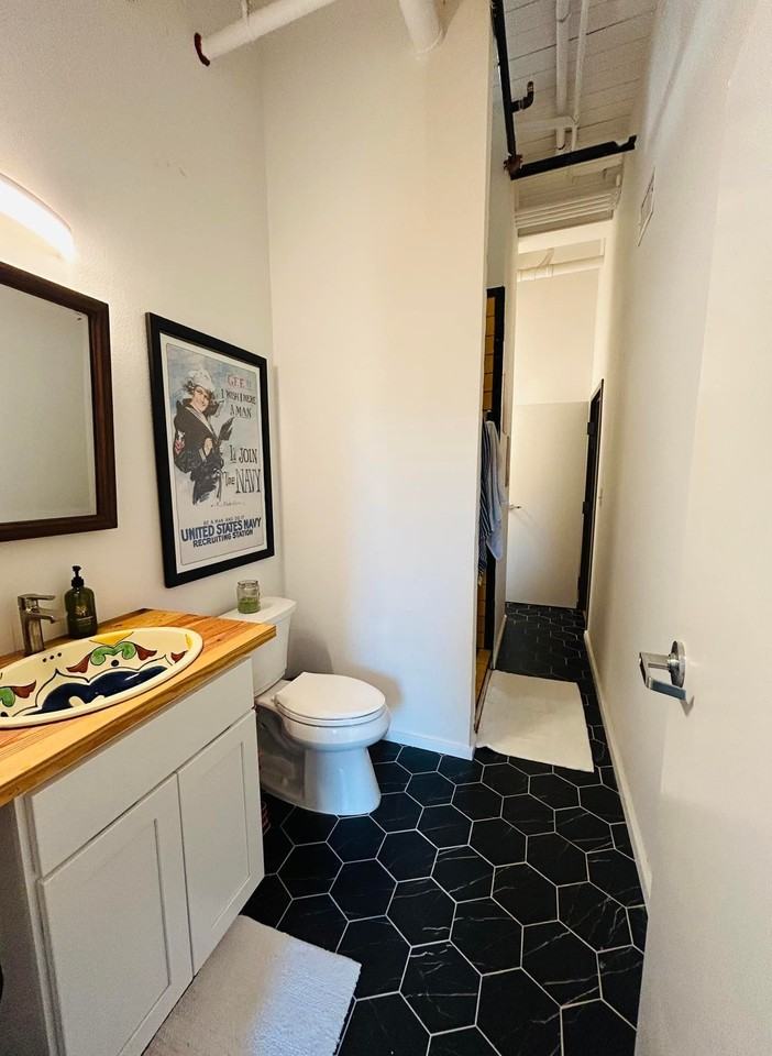 201 E Chambers St #202 - Photo 2 of 5
