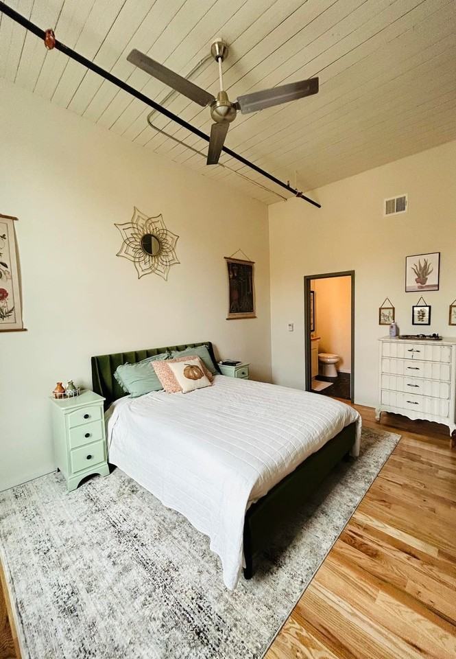 201 E Chambers St #202 - Photo 3 of 5