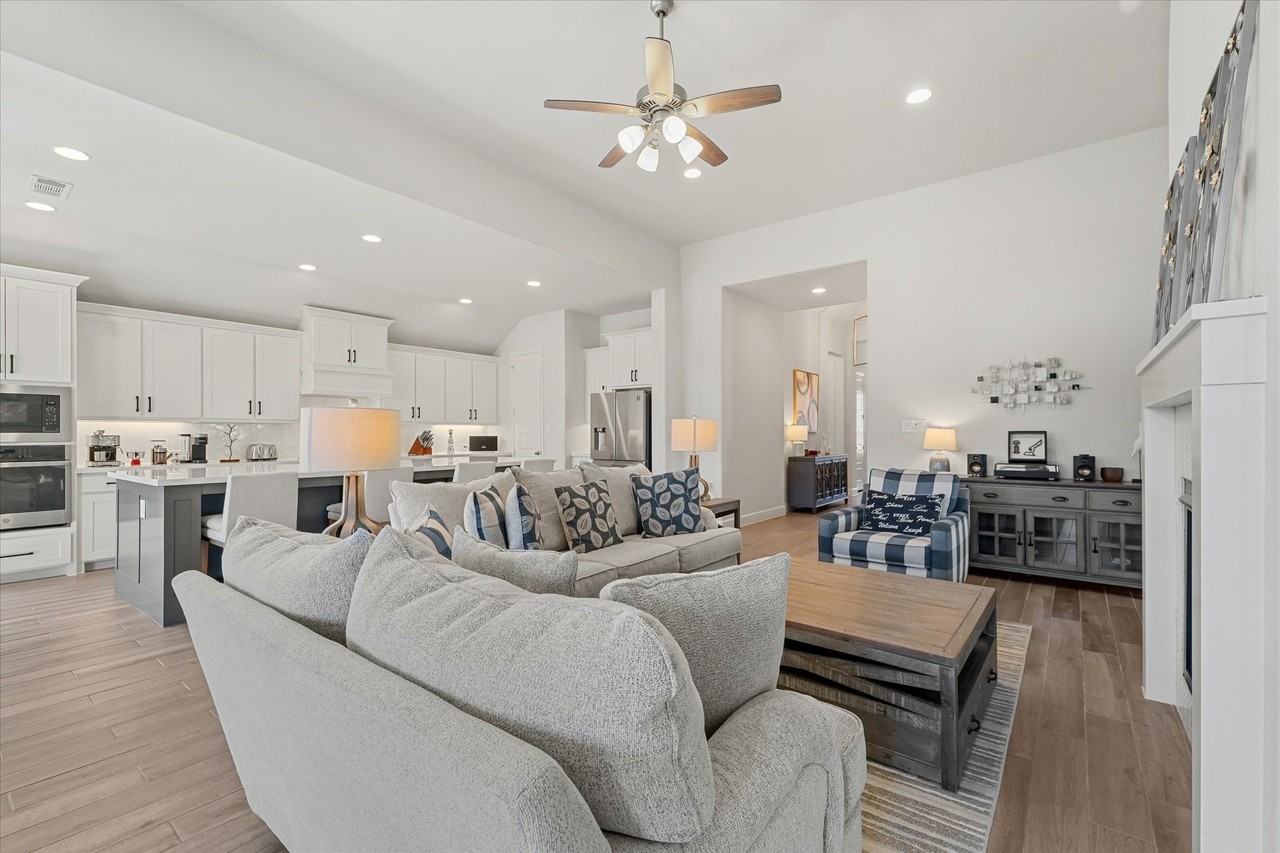 3316 Honey Suckle Ln - Photo 5 of 38