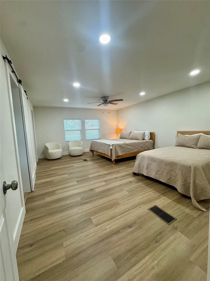889 Quail Creek Cir - Photo 4 of 21