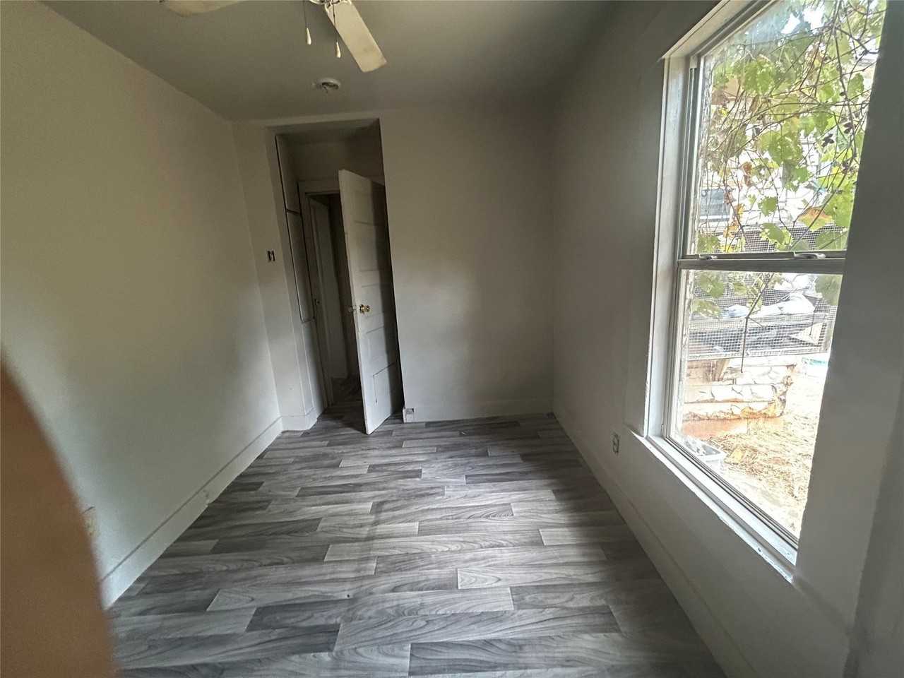 218 8th St - Photo 2 of 10