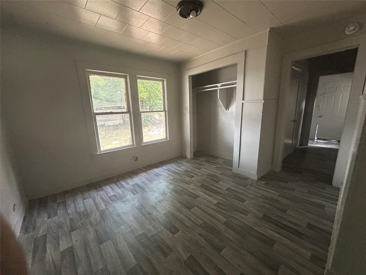 218 8th St - Photo 4 of 10