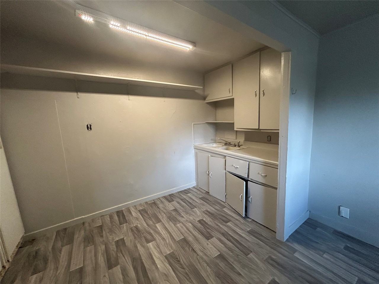 218 8th St - Photo 7 of 10