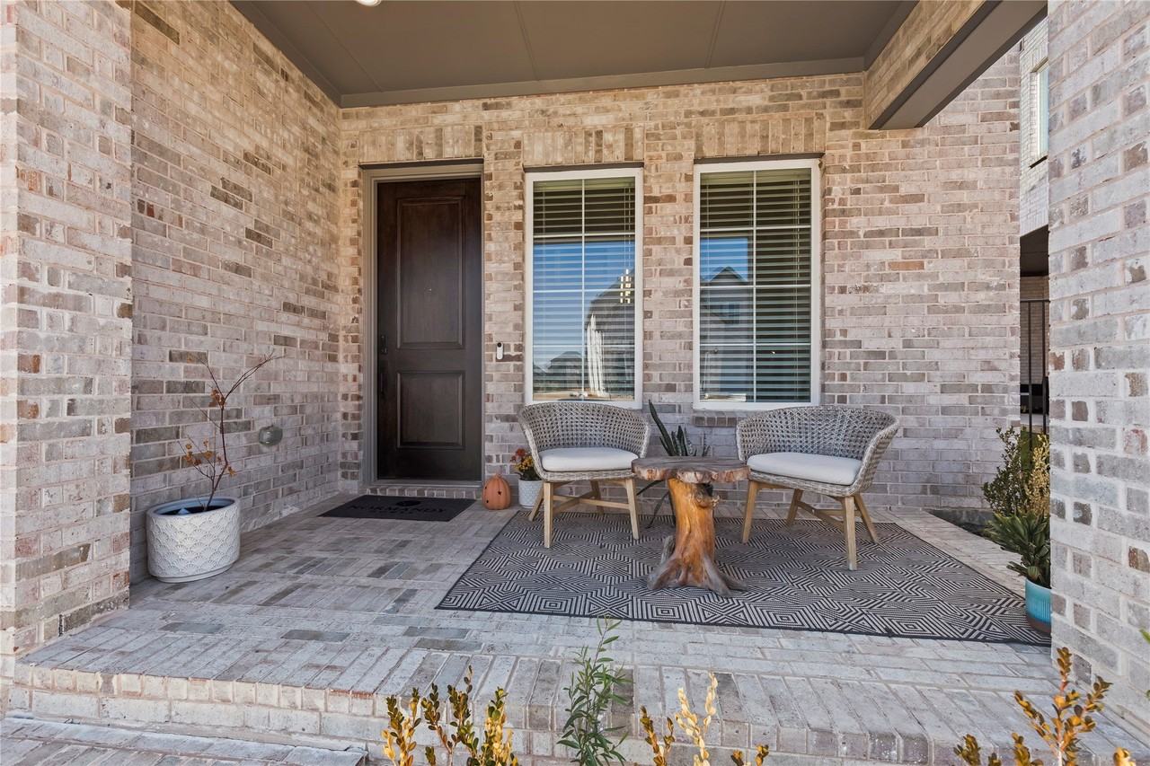15627 Rue Dr - Photo 3 of 35