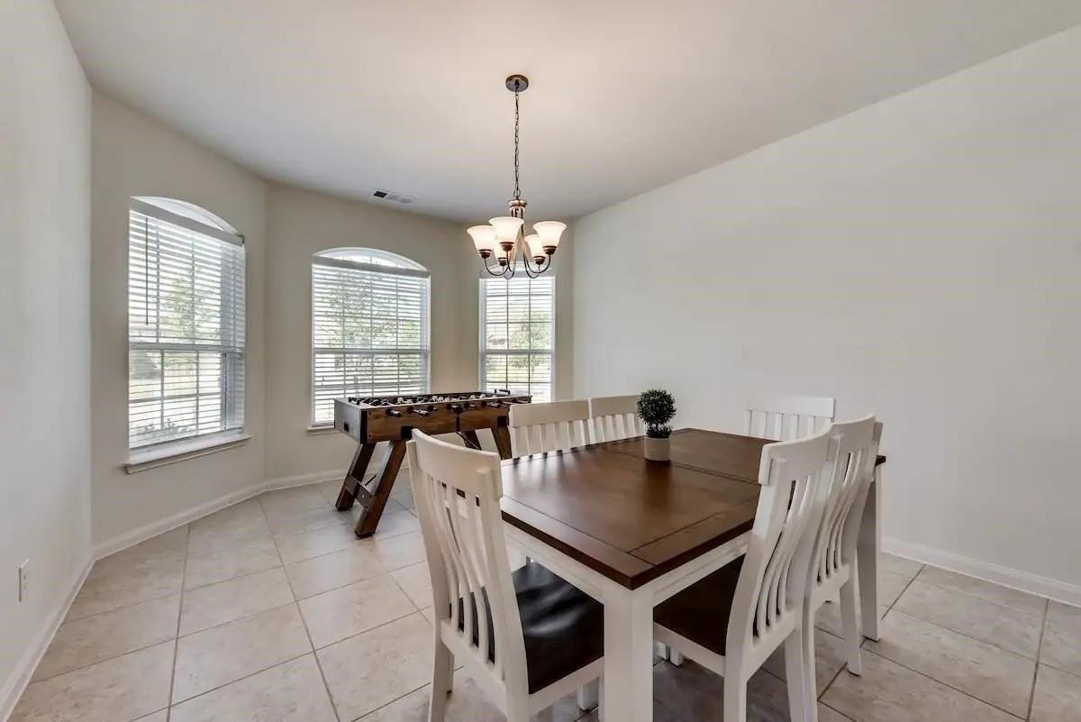808 Oak Vly - Photo 3 of 9