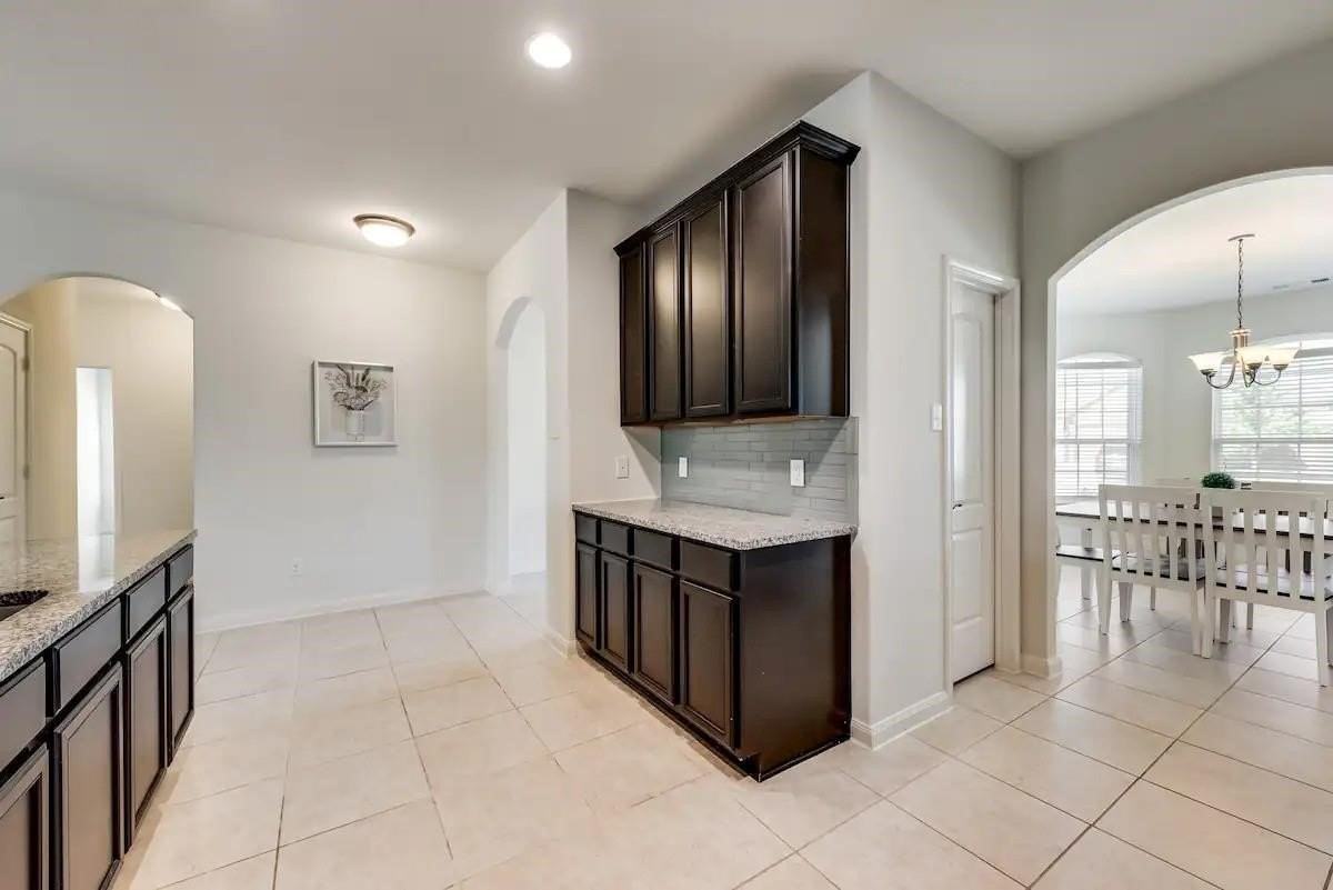 808 Oak Vly - Photo 7 of 9