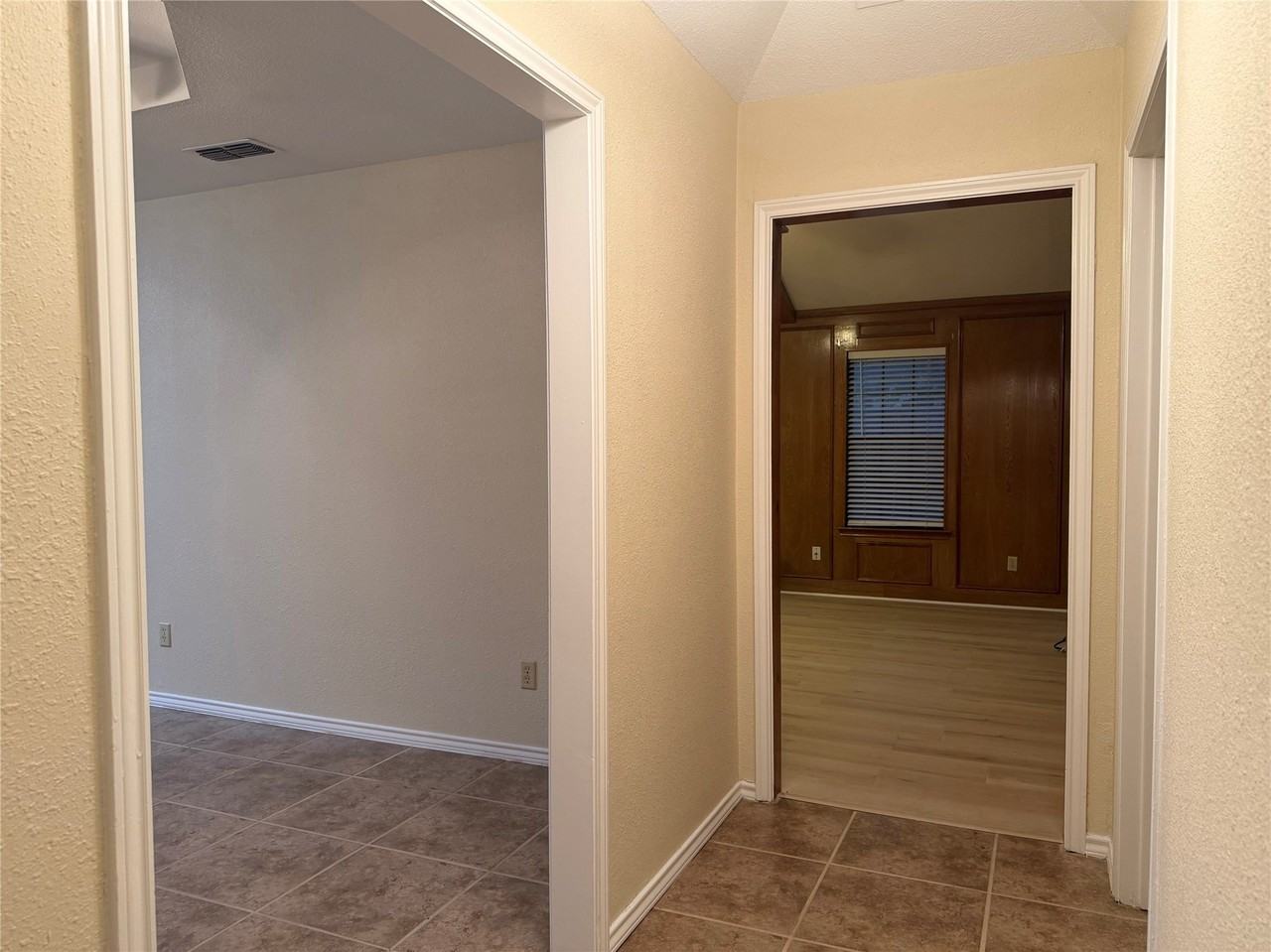 1058 E Jefferson St - Photo 4 of 29