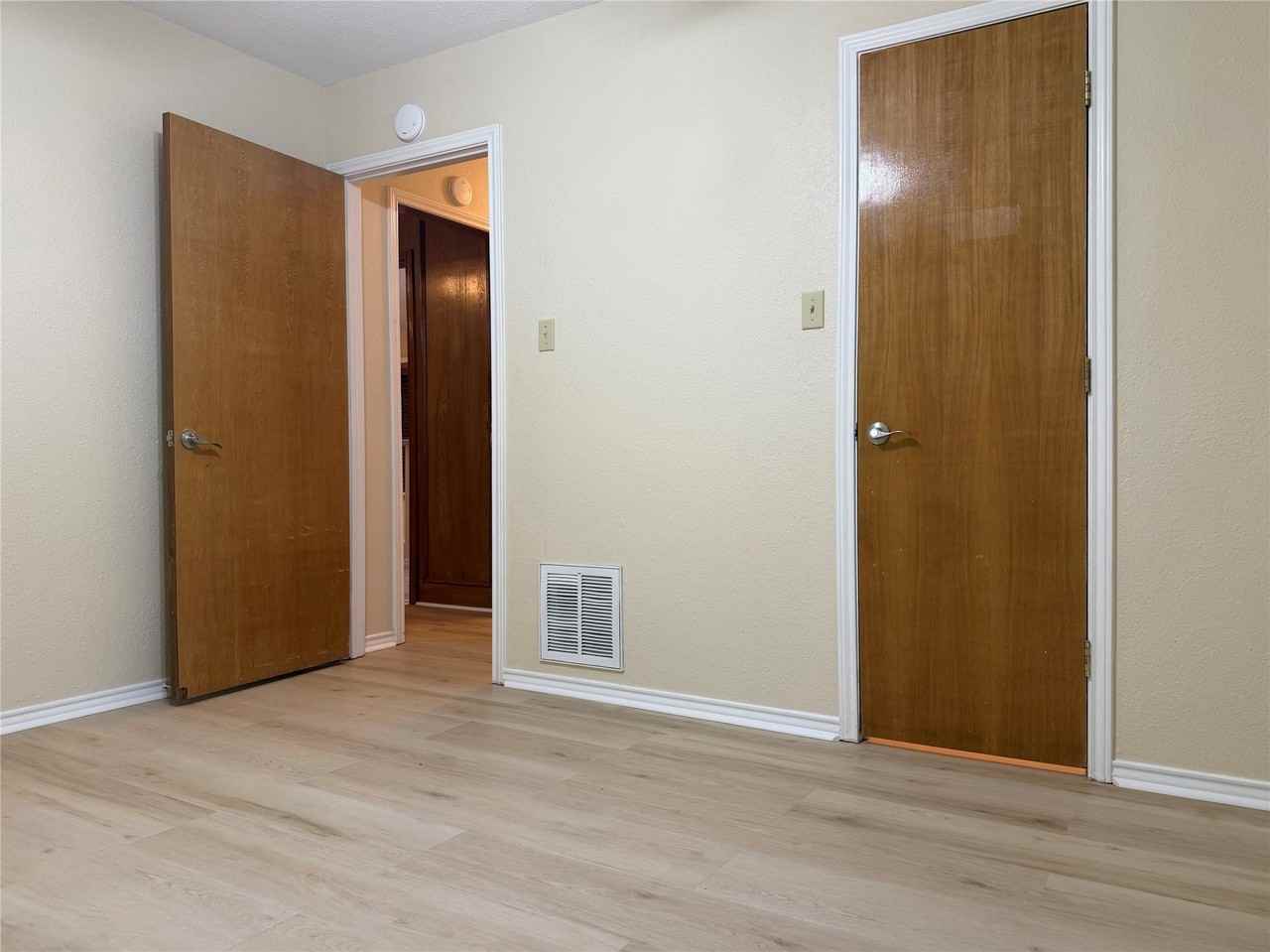 1058 E Jefferson St - Photo 5 of 29