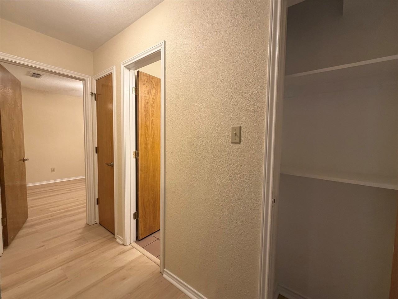 1058 E Jefferson St - Photo 6 of 29