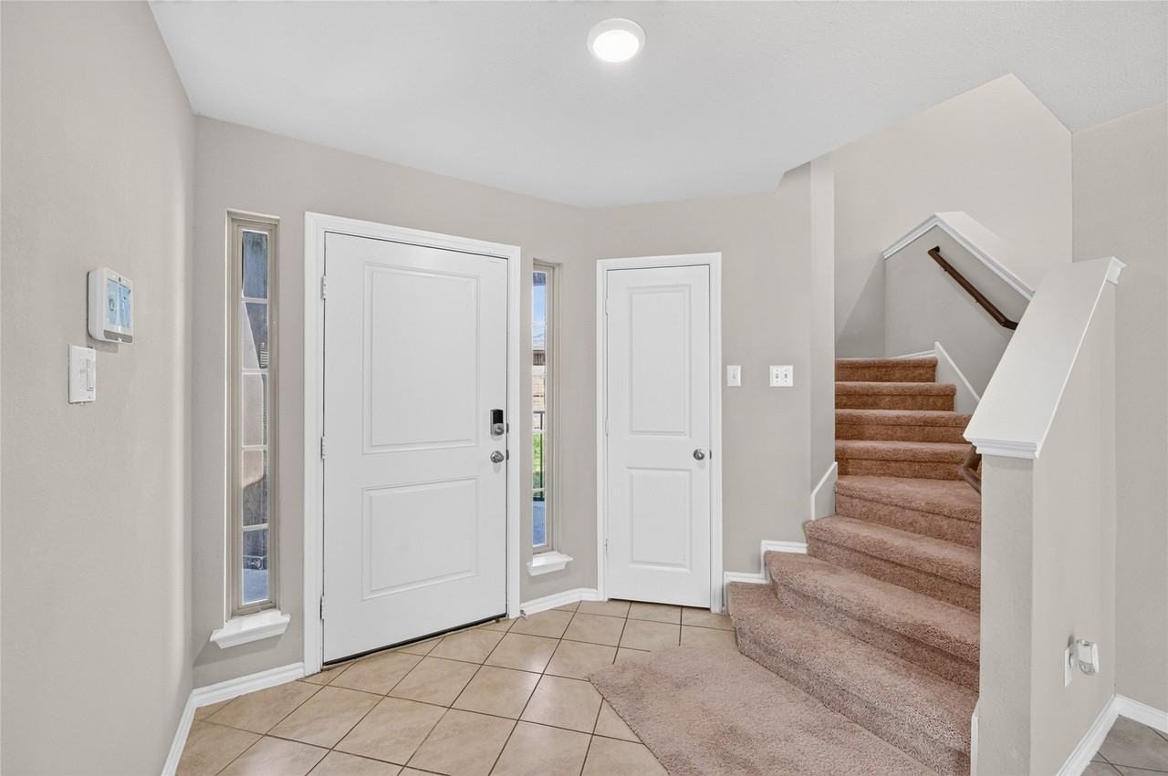 1518 Illinois Ave - Photo 5 of 32