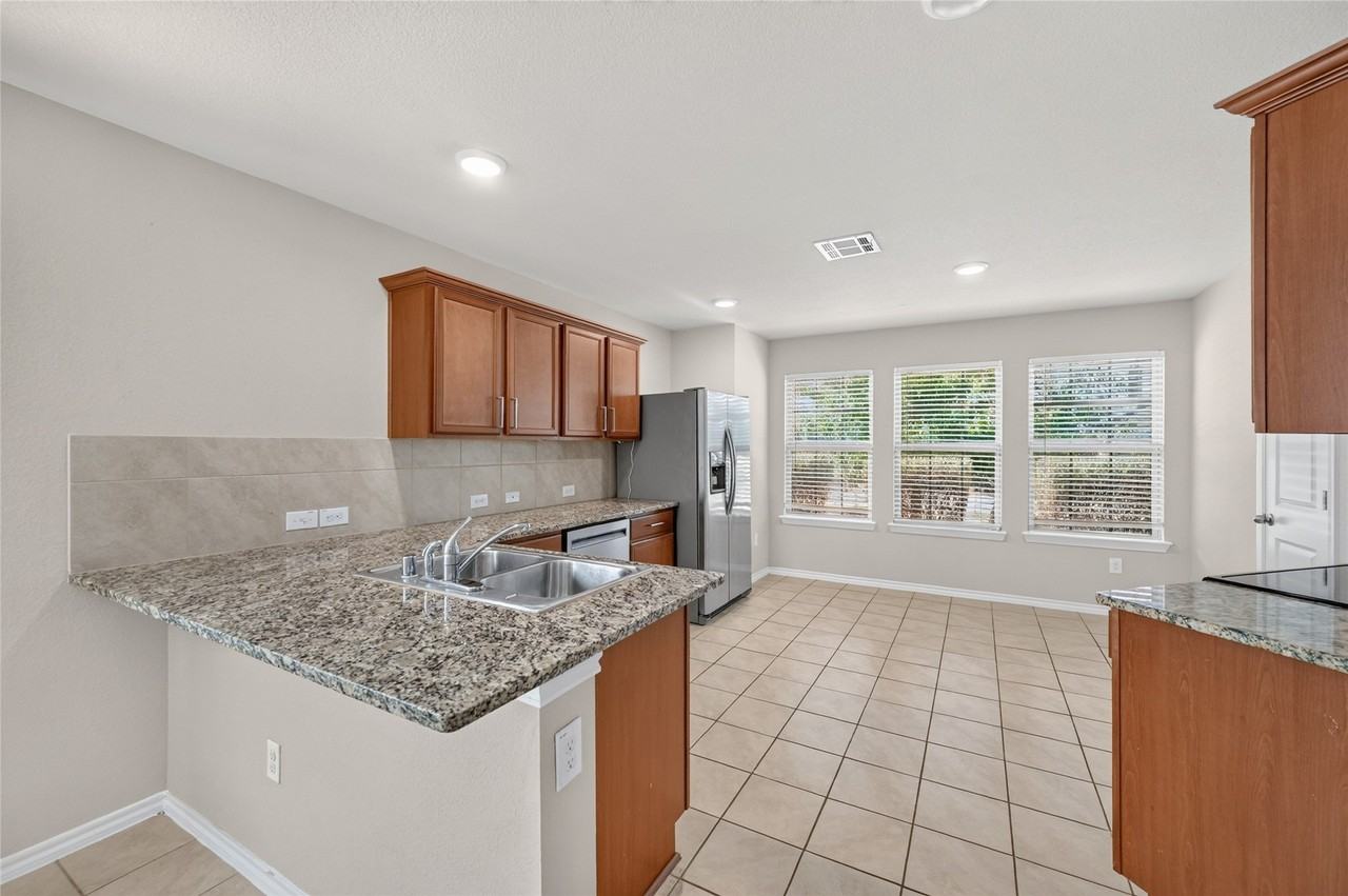 1518 Illinois Ave - Photo 7 of 32
