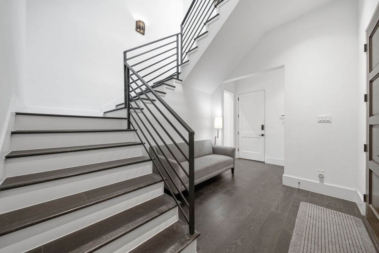 327 E 2nd St - Photo 4 of 47