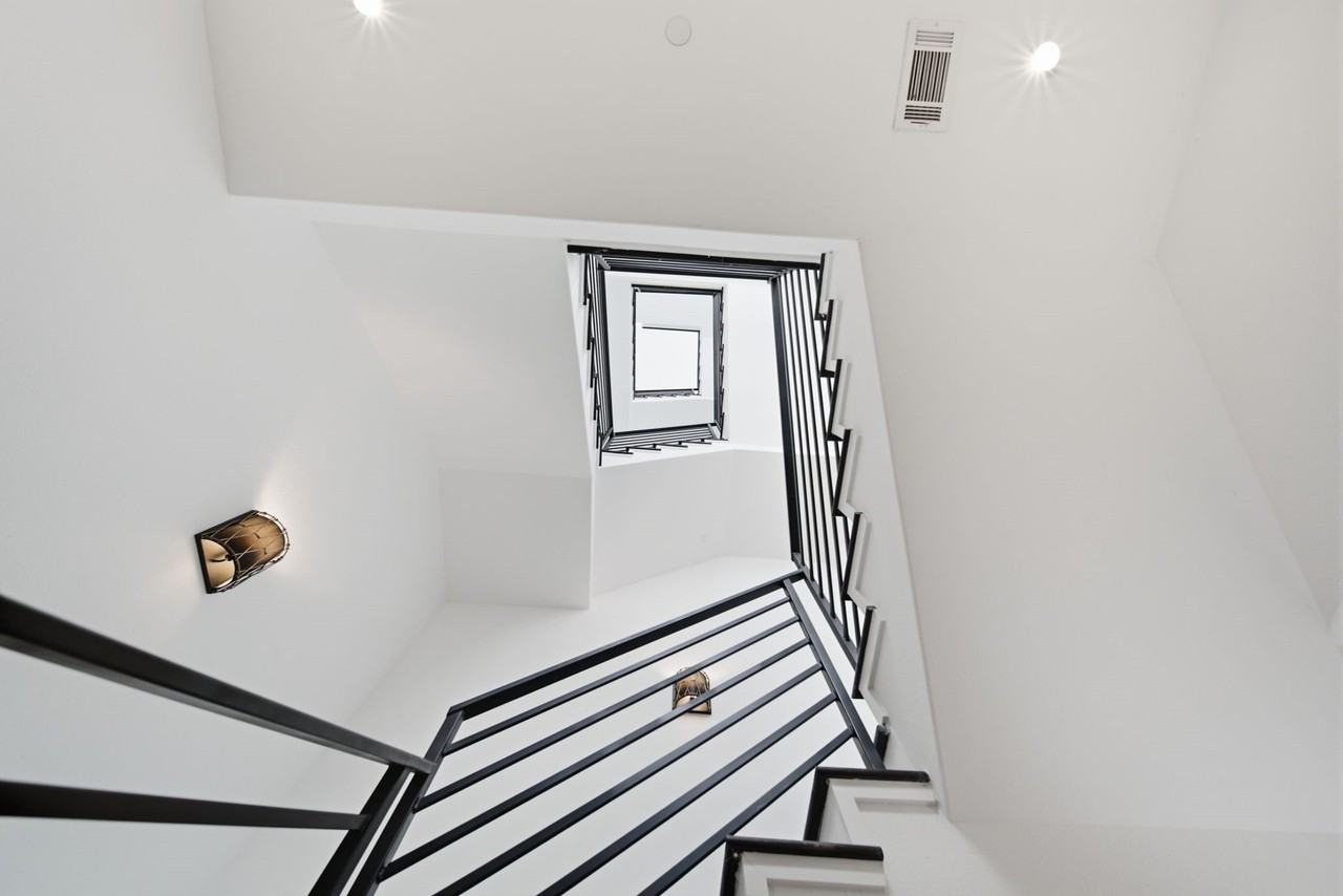 327 E 2nd St - Photo 6 of 47