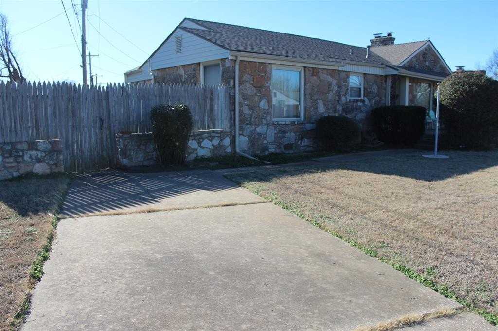 200 E Marshall Dr - Photo 3 of 32