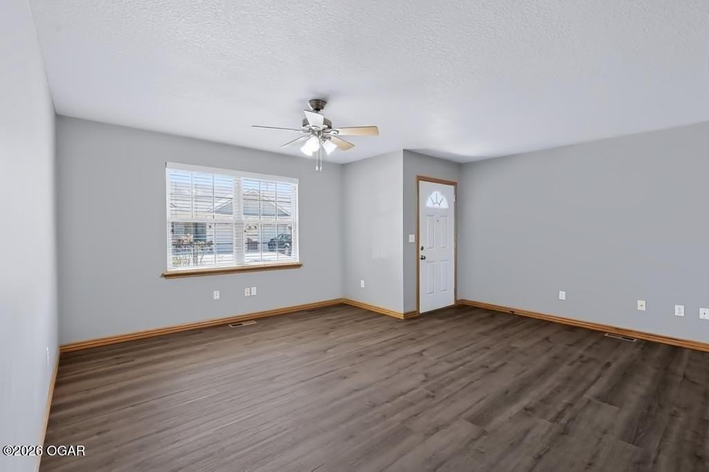 1903 Chris Ln - Photo 2 of 15
