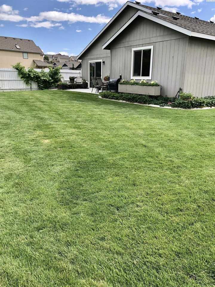 438 Charbonneau Dr - Photo 4 of 22