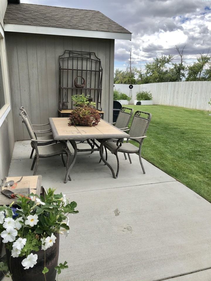 438 Charbonneau Dr - Photo 3 of 22