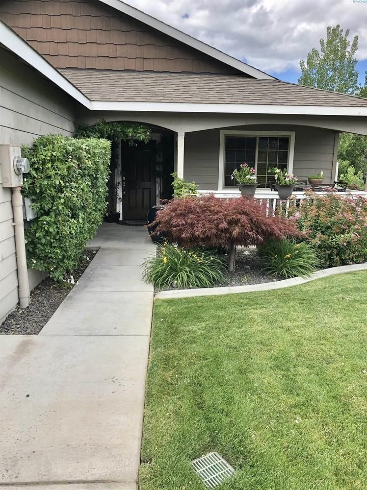 438 Charbonneau Dr - Photo 2 of 22