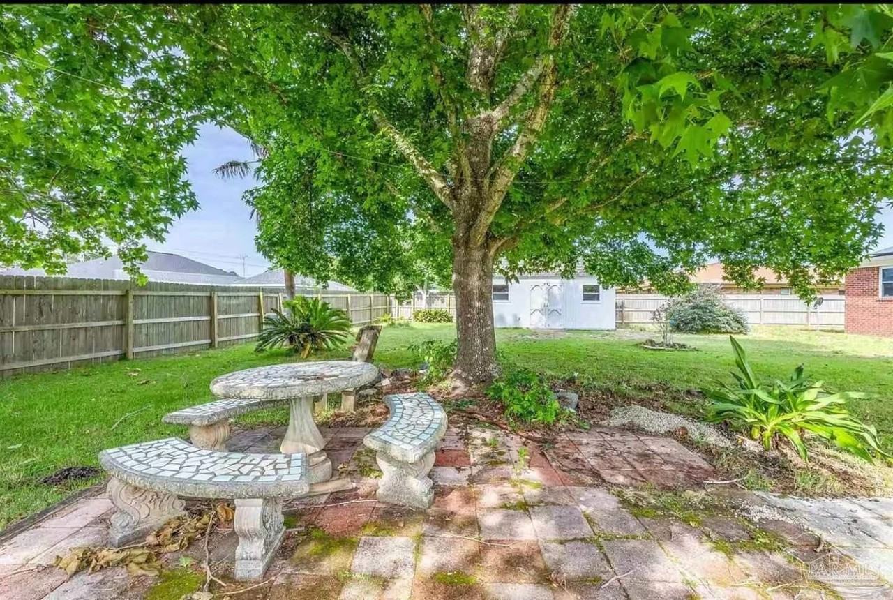 12113 Longwood Dr - Photo 3 of 32