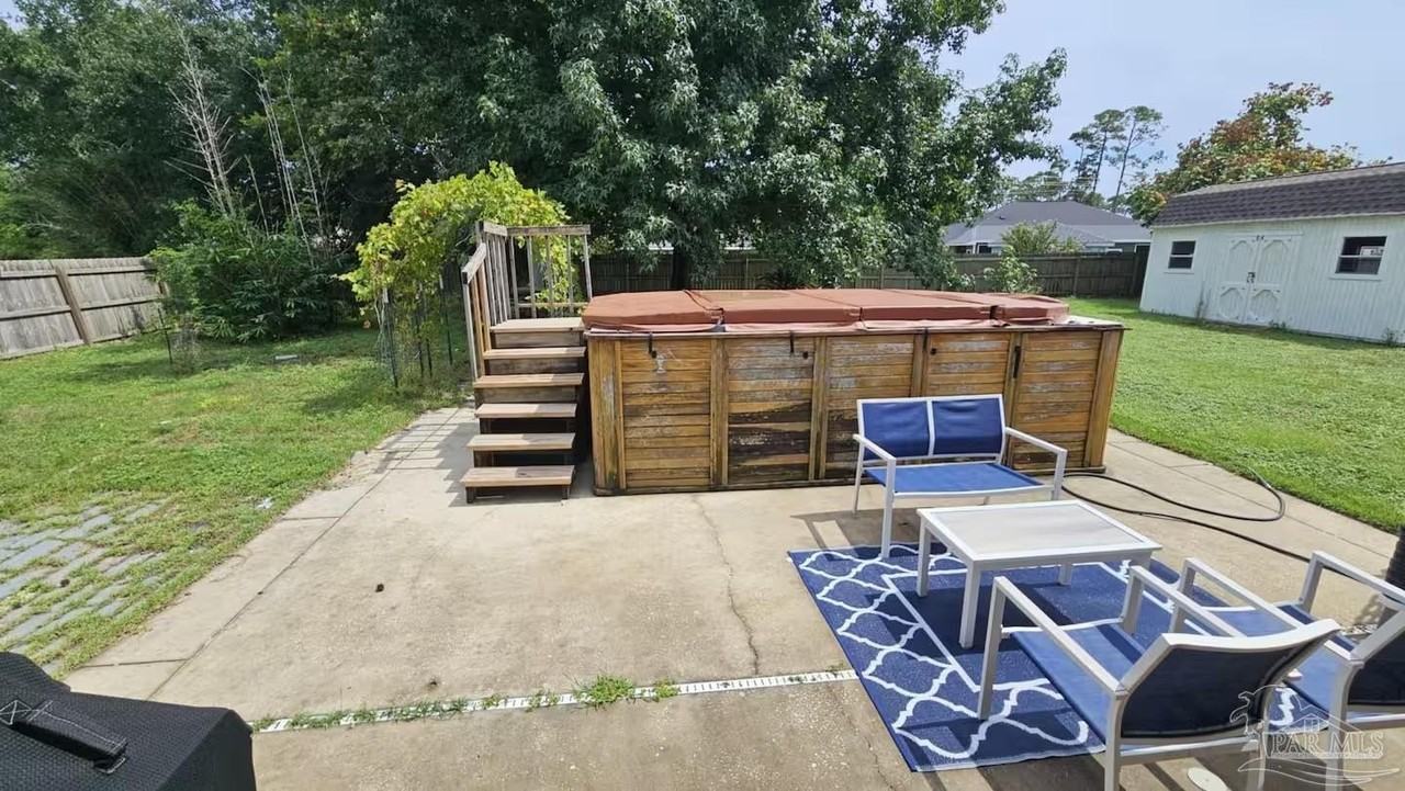 12113 Longwood Dr - Photo 4 of 32