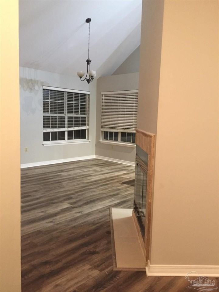 9404 Victoria Ln - Photo 4 of 23