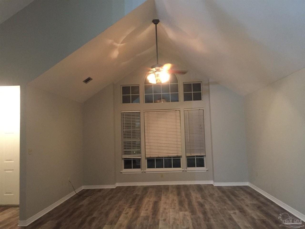 9404 Victoria Ln - Photo 5 of 23