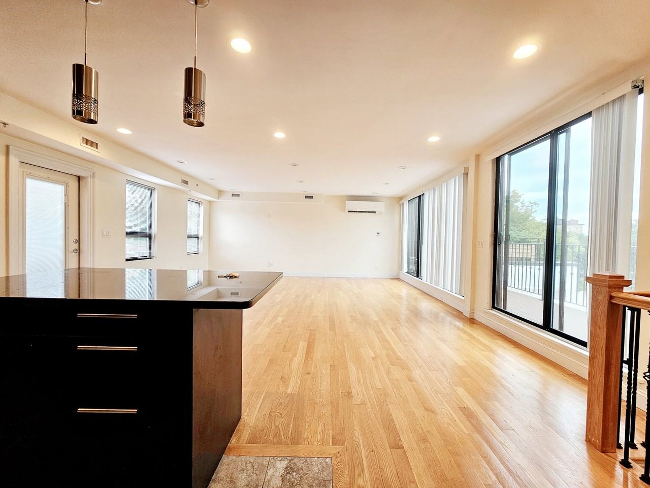 1616 Beacon St #1 - Photo 2 of 8