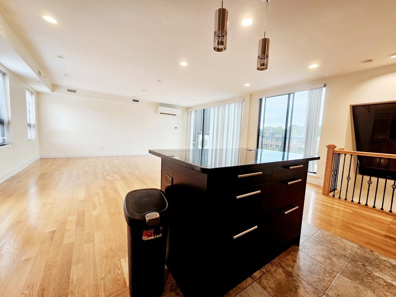 1616 Beacon St #1 - Photo 3 of 8