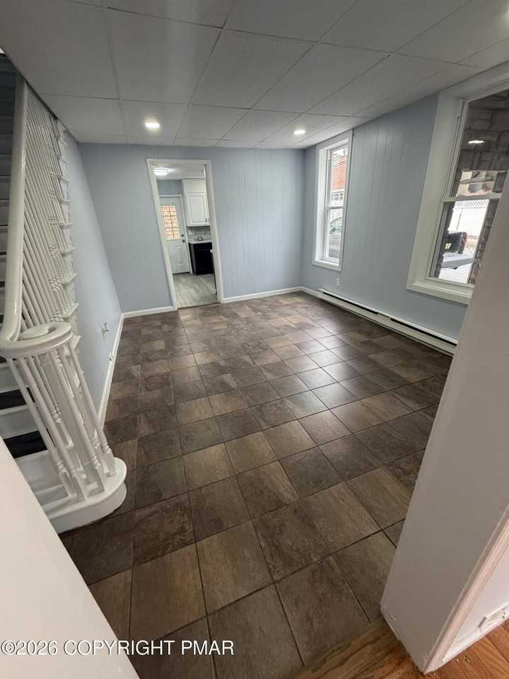 101 N Jardin St - Photo 4 of 14