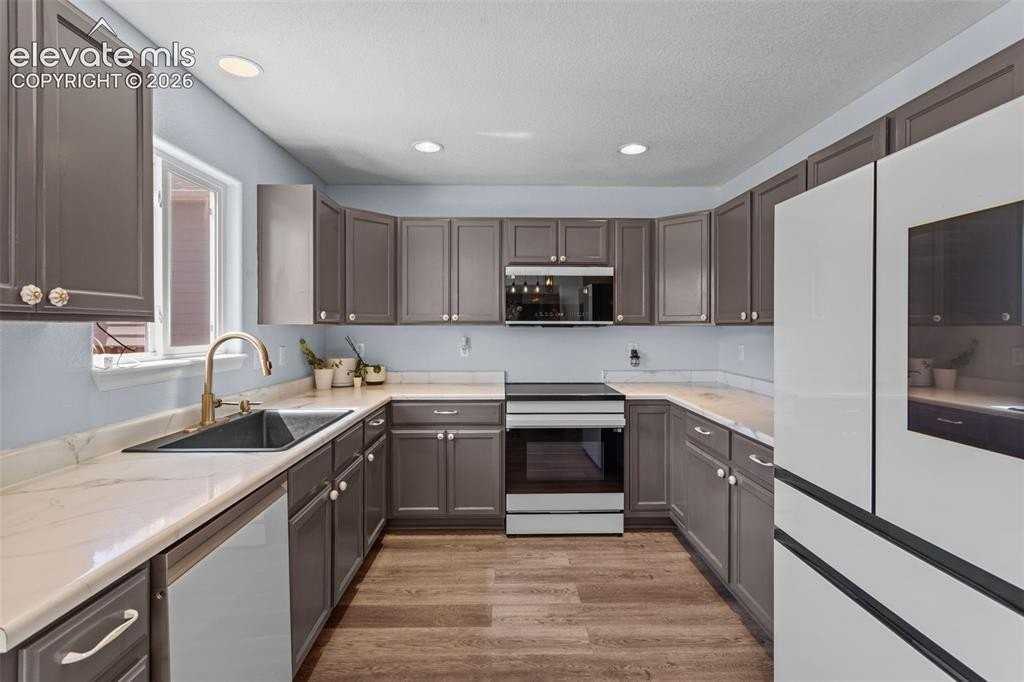 9466 Shinnecock Ct - Photo 7 of 22