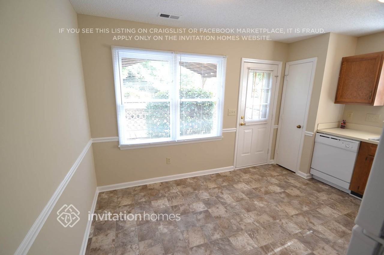 3518 Oxford Hill Ct - Photo 4 of 10