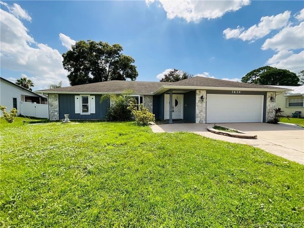 1634 Sw Gemini Ln - Photo 2 of 19