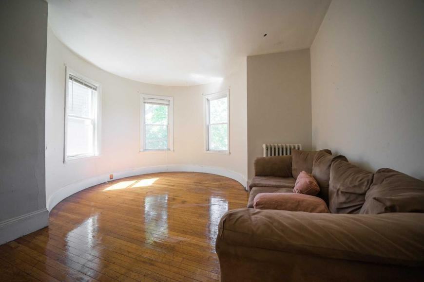 458 Centre St - Photo 3 of 7
