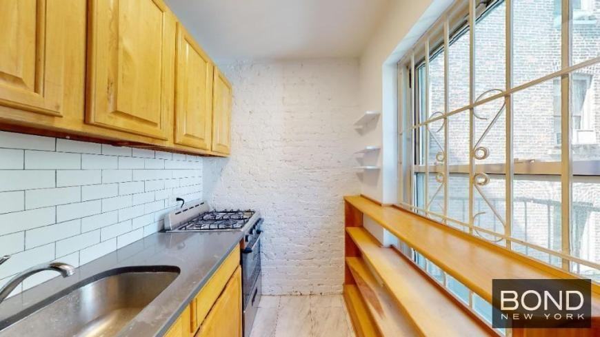 81 2nd Ave - Photo 4 of 10