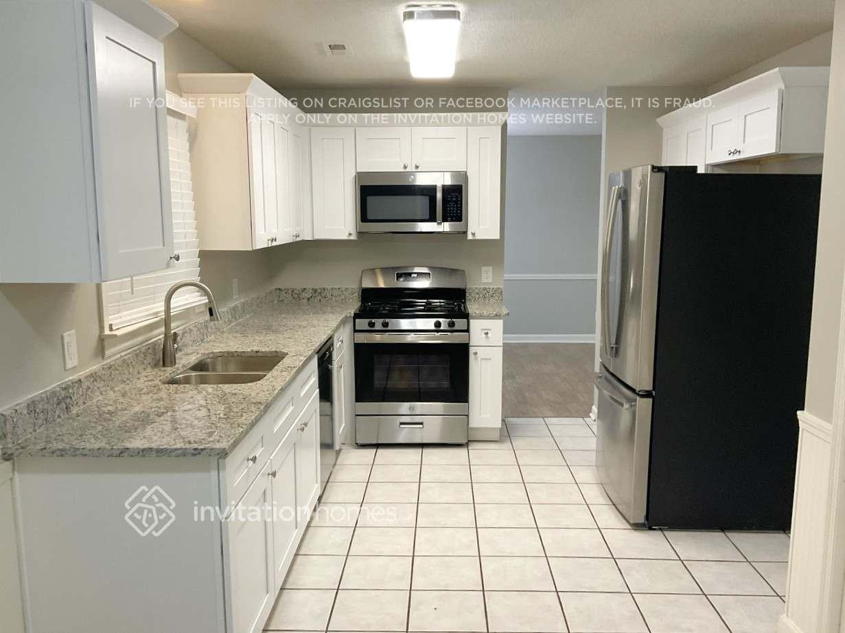 330 Brooke Wood Dr - Photo 3 of 13